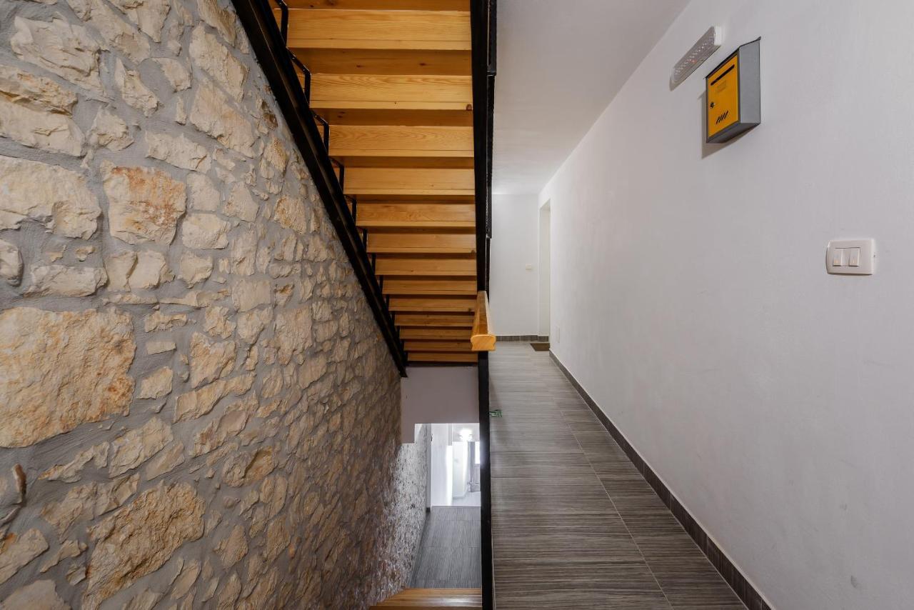 Dante Apartment
