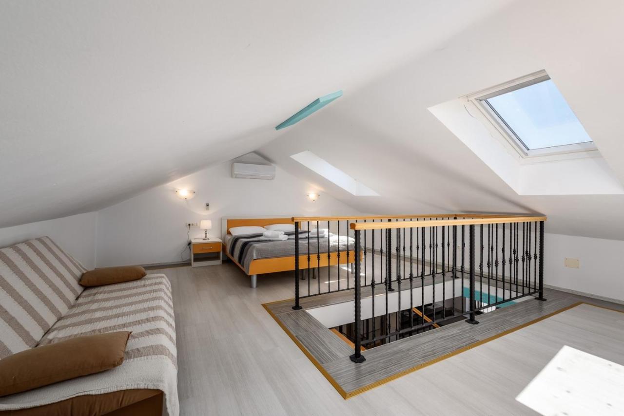 Dante Apartment