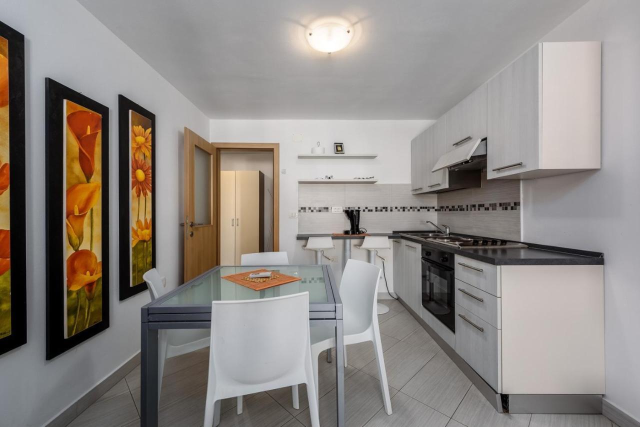 Dante Apartment