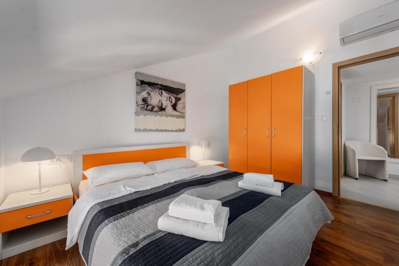 Dante Apartment *