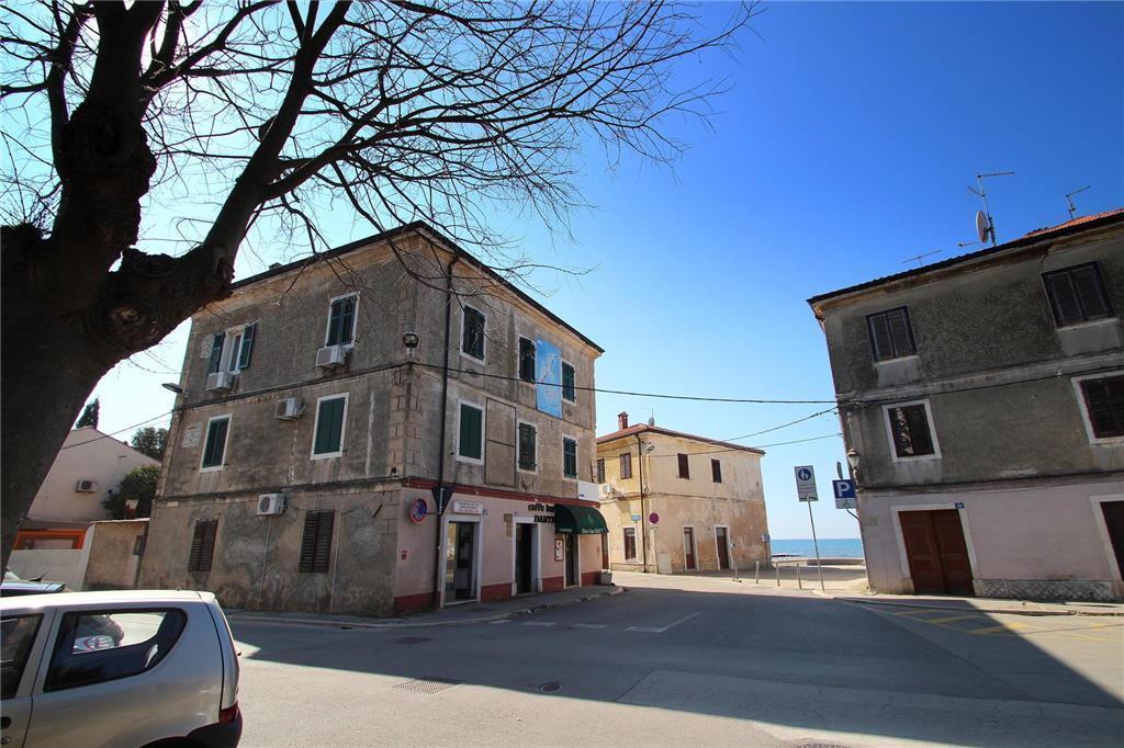 Dante Apartment